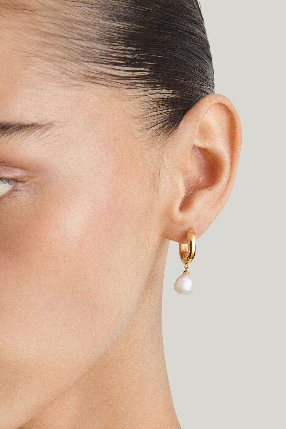Hoop Earrings Pearl In Gold - Gold - image 3