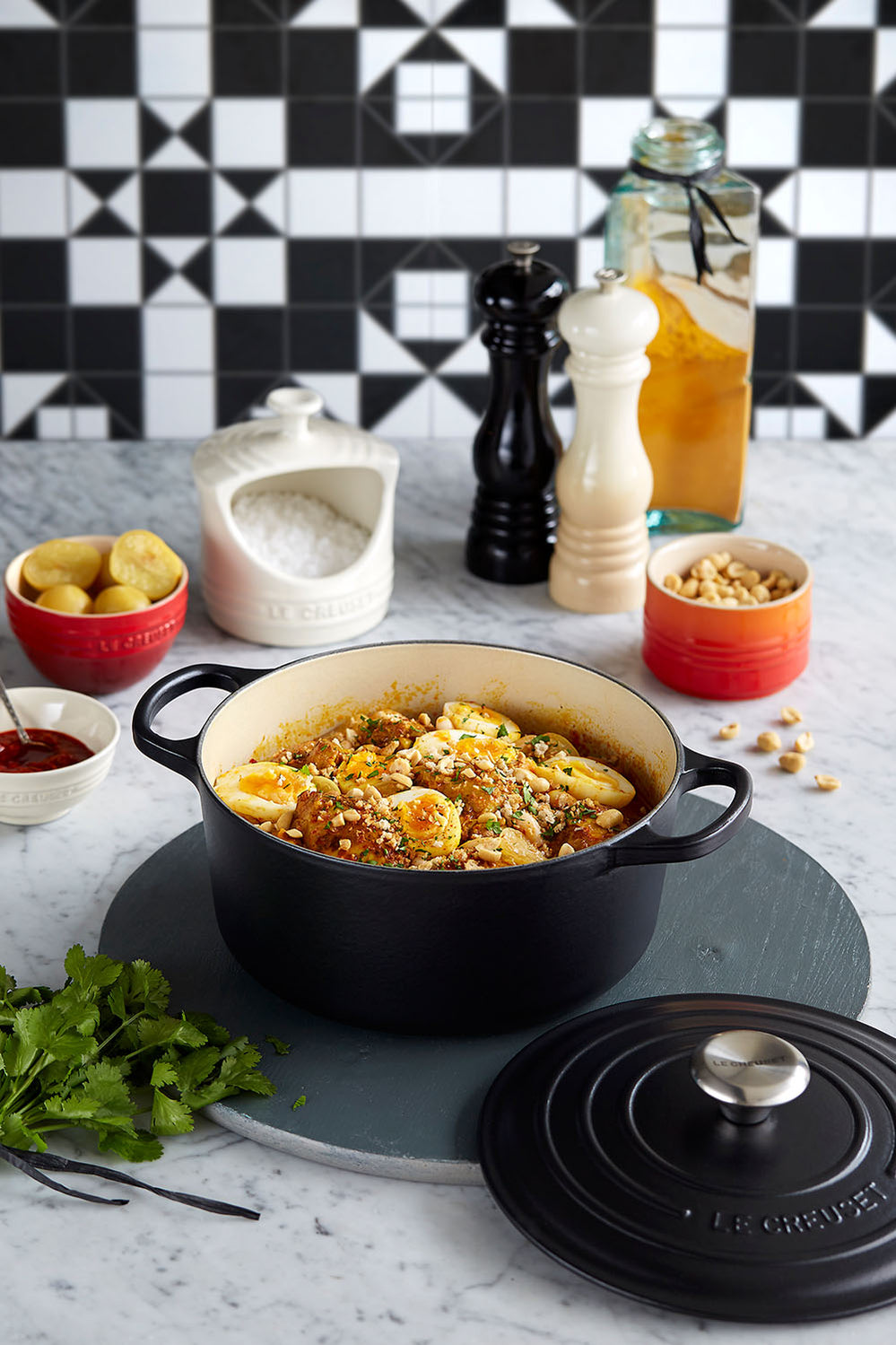 Signature Cast Iron Round Casserole 28cm - Matte Black - image 3