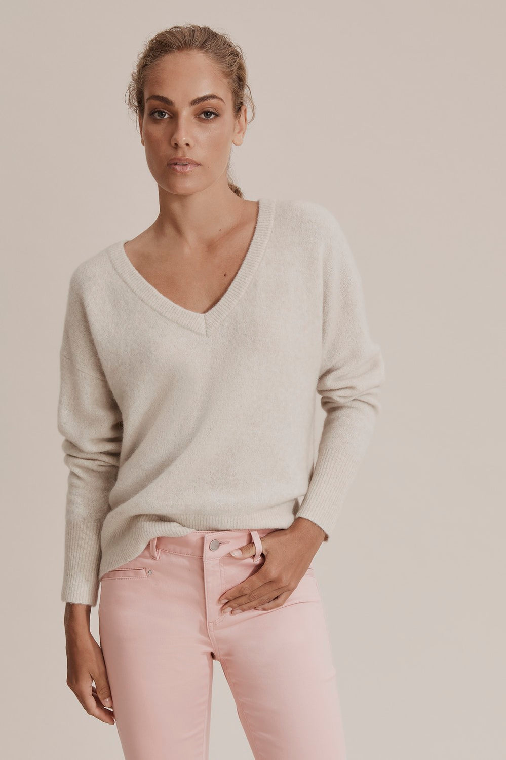 Relaxed V-Neck Fluffy Knit