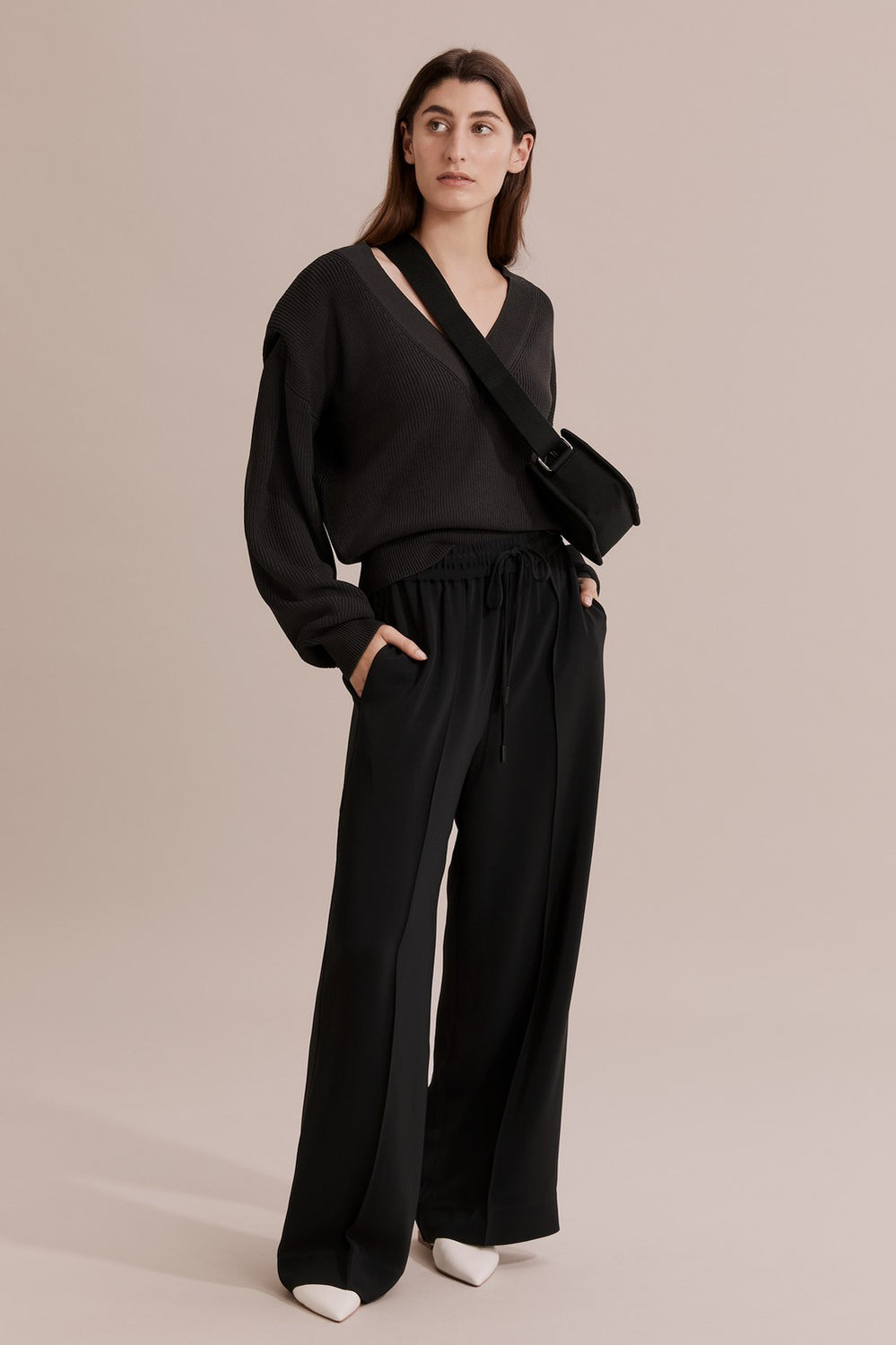 Shrunken V-Neck Pullover Knit