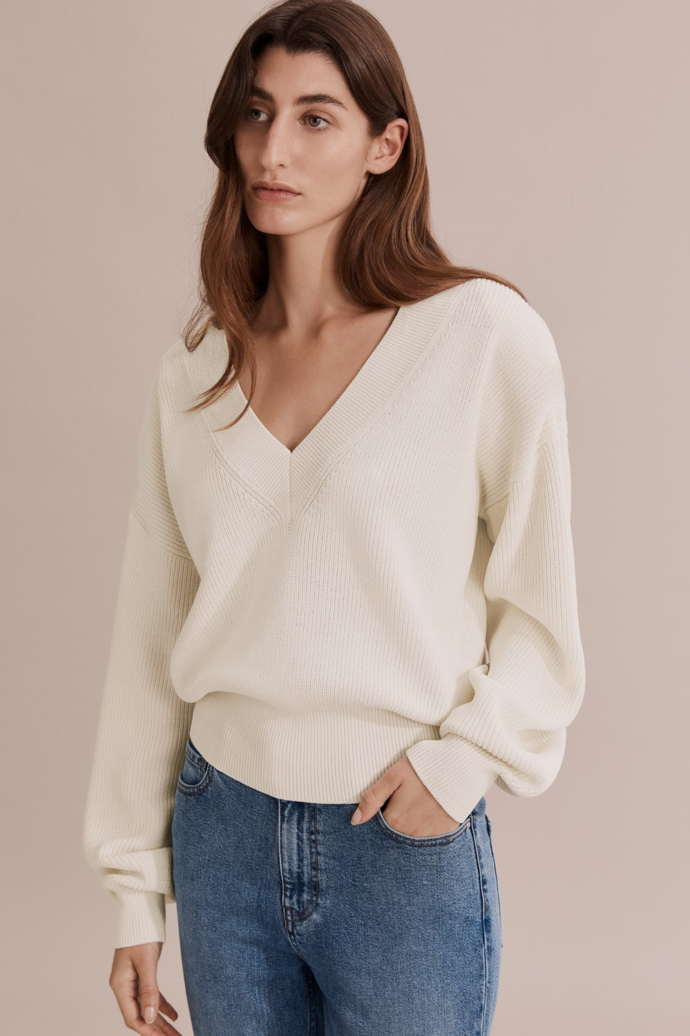 Shrunken V-Neck Pullover Knit