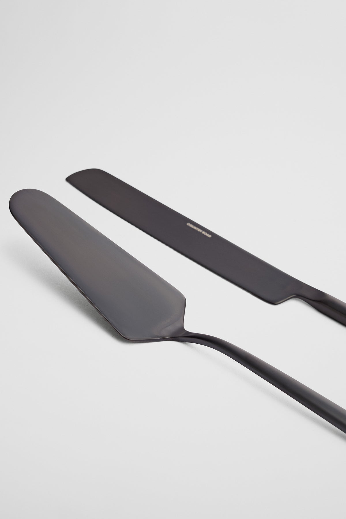 Nolan Cake Server