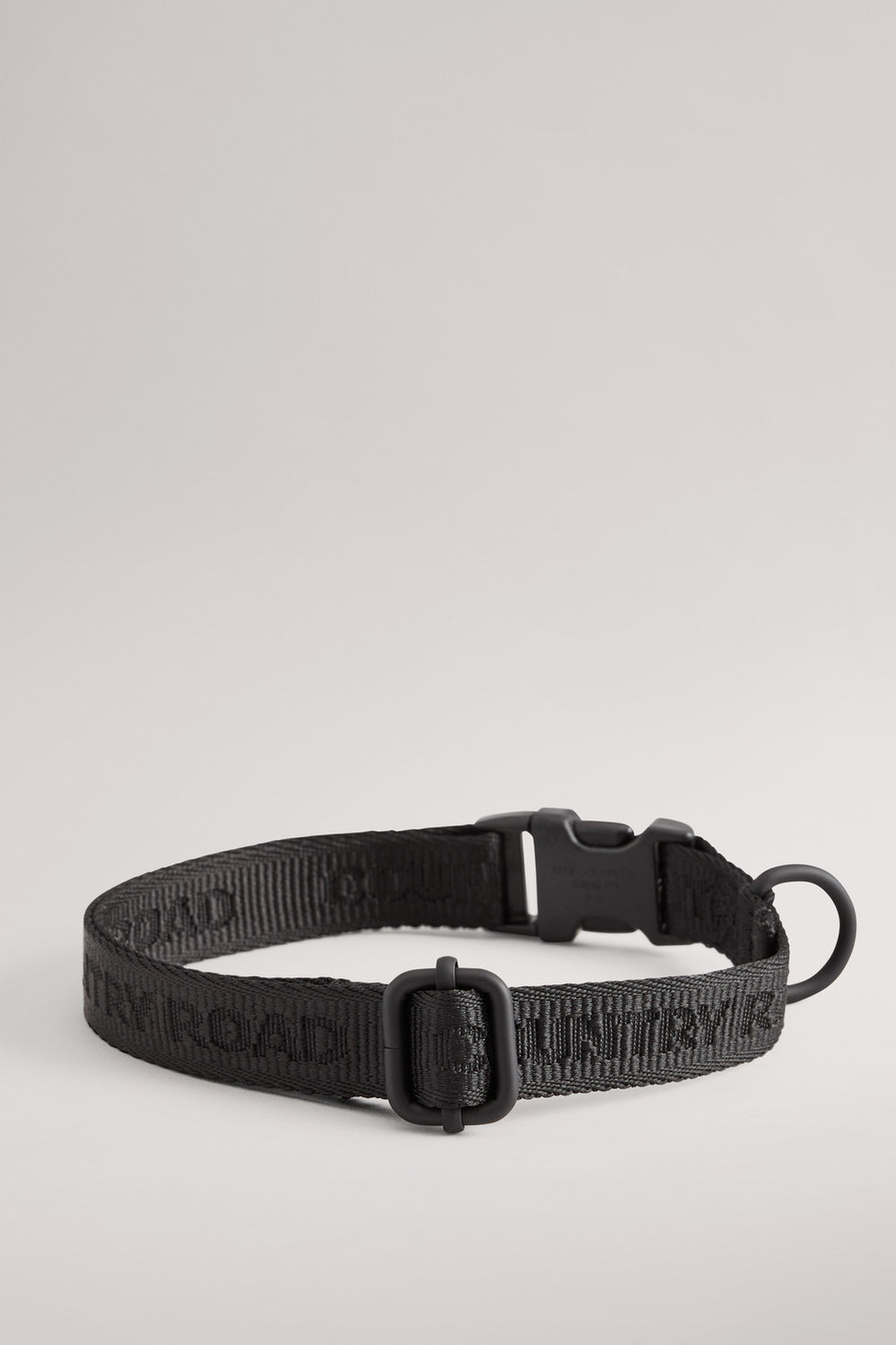 Polyester Blend Piper Collar