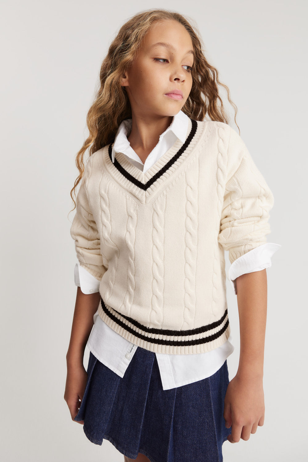 Teen Cable V-Neck Neck Knit