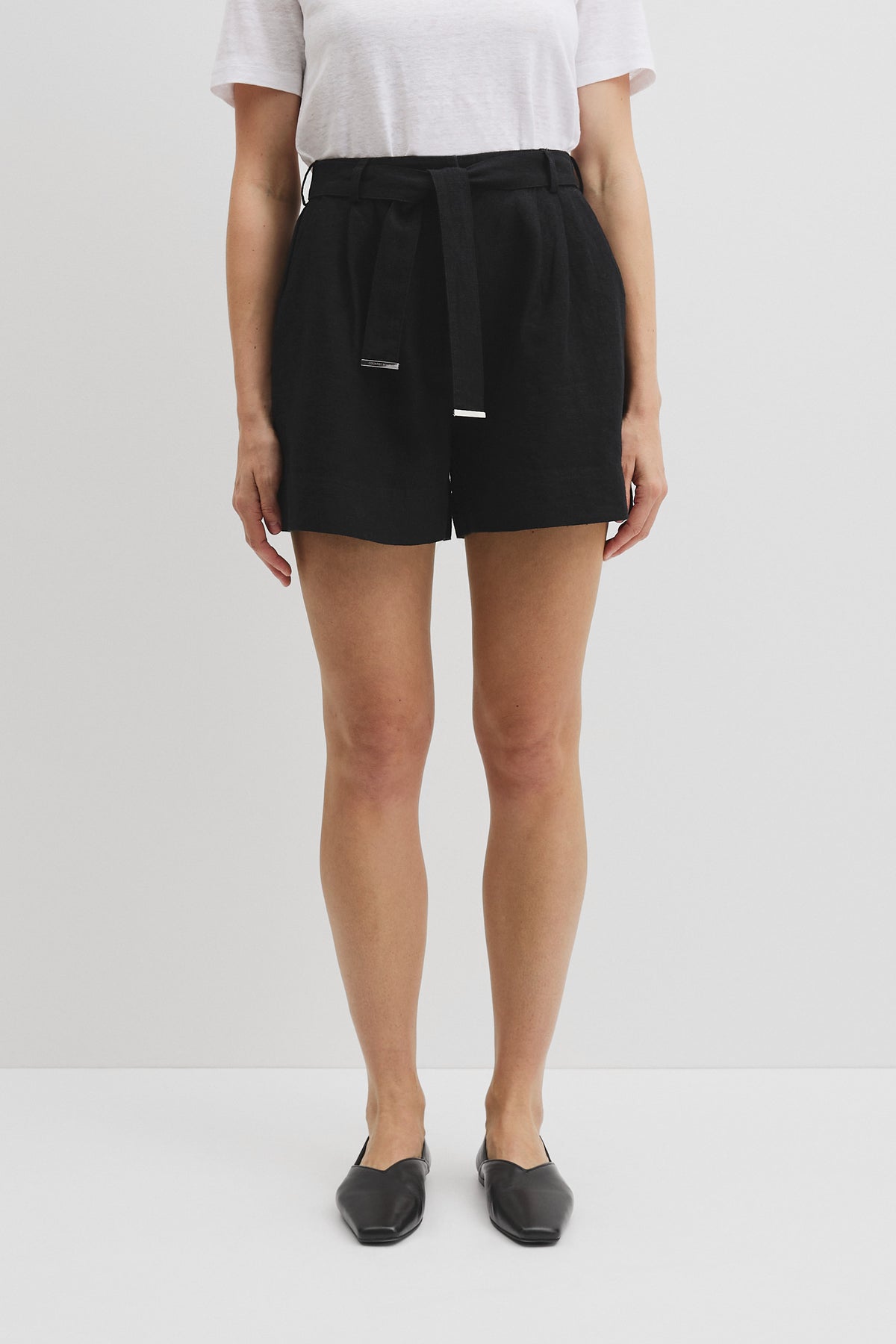 Organically Grown Linen Tuck Front Short