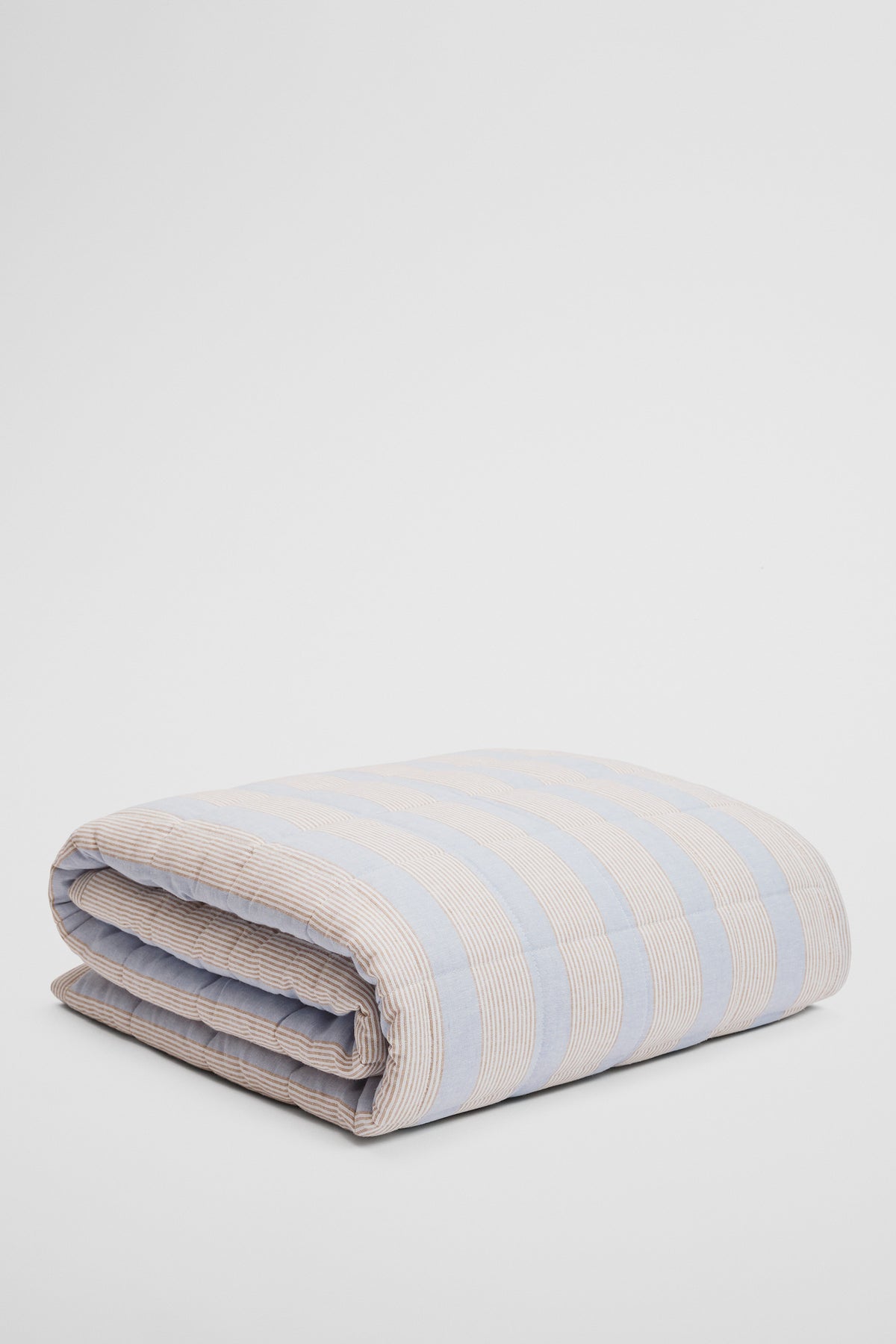 Iris Sherpa Throw Blanket
