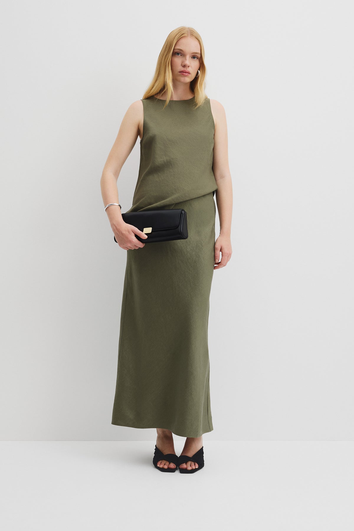 Asymmetric Tank