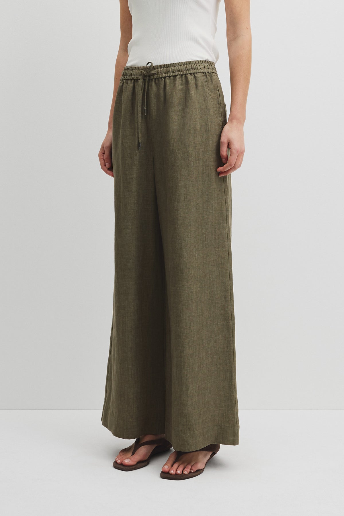 Pull-On Linen Pant