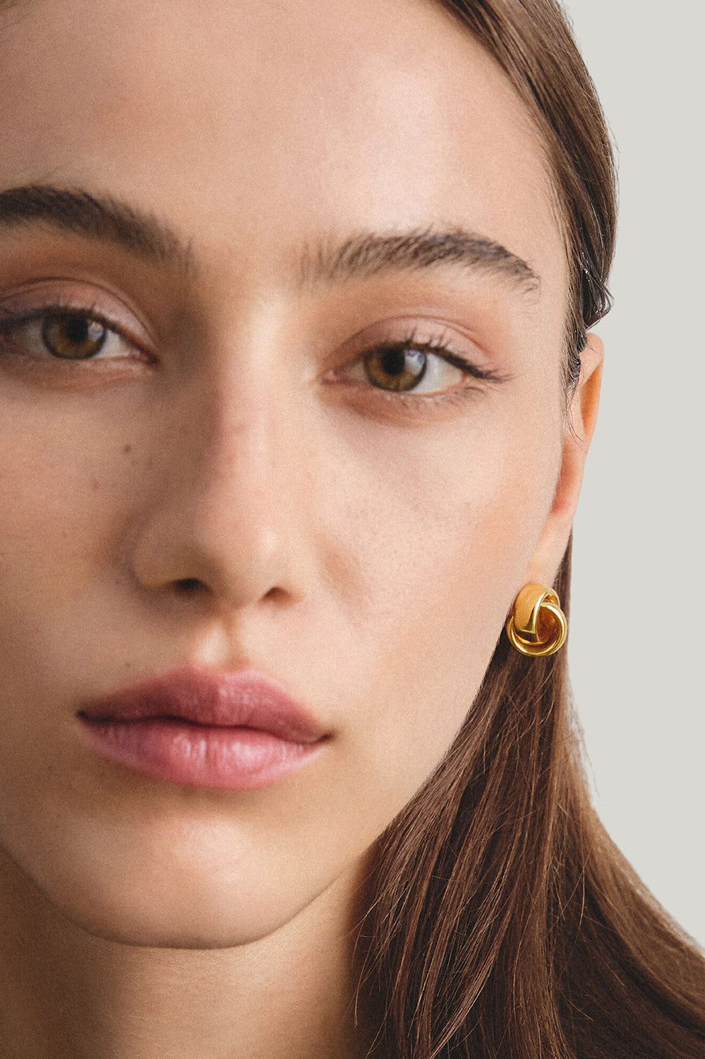 Earrings In Knot Shape In Gold - Gold - image 2