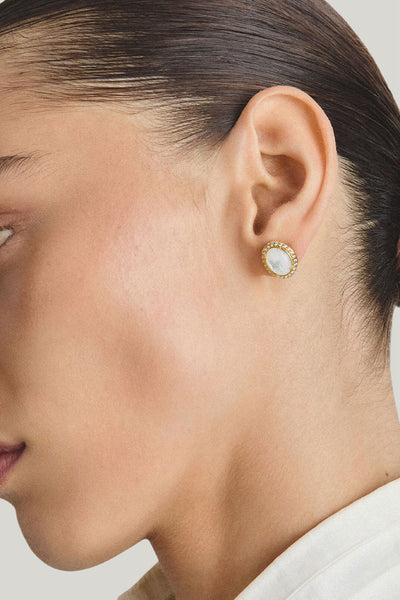 Ear Studs Mother-of-pearl With Zirconia In Gold - Gold - image 2