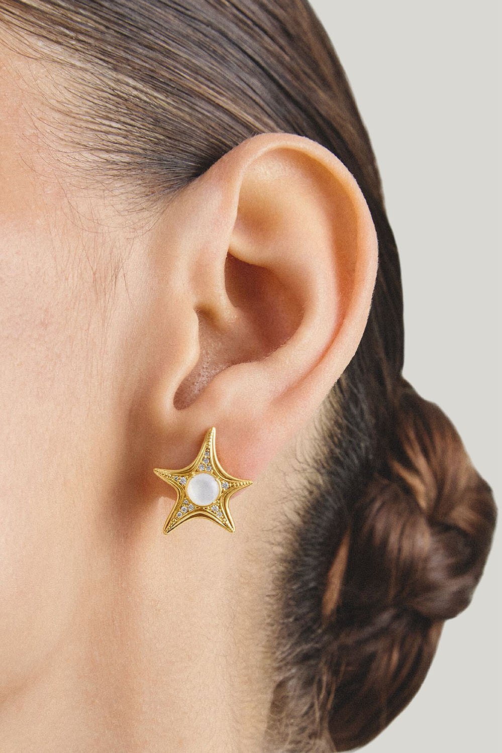 Ear Studs Starfish In Gold - Gold - image 2