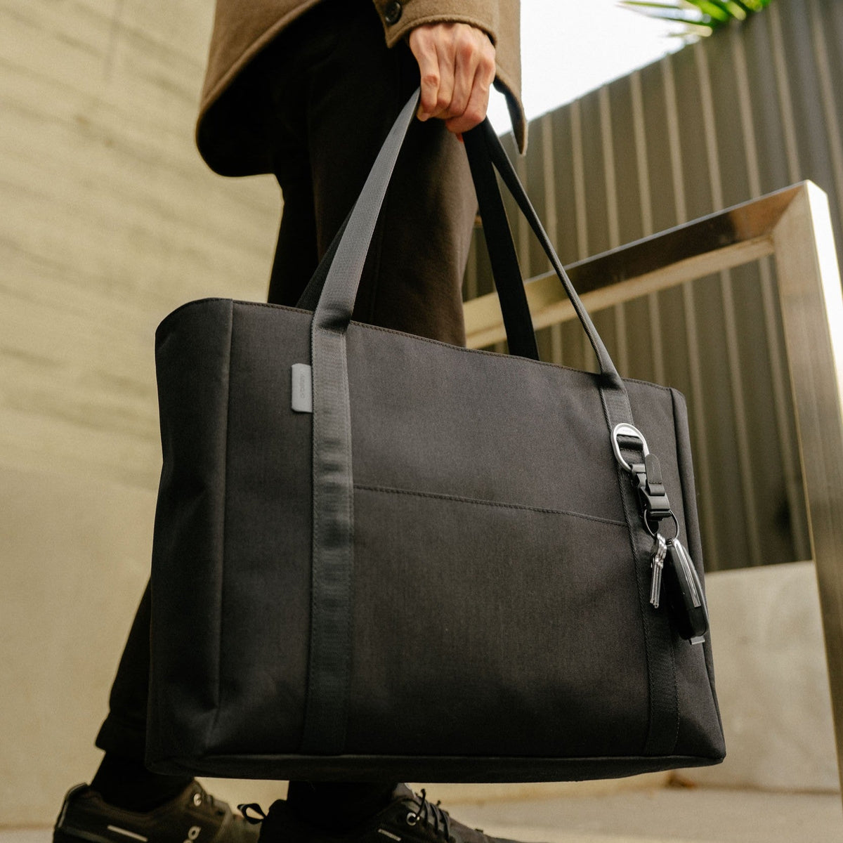 Daily Tote Plus (21L) - Black - image 4