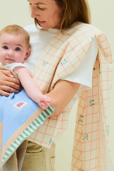 Light And Breathable Muslin Swaddle Wrap - Dancing Daisies - Blue - image 3