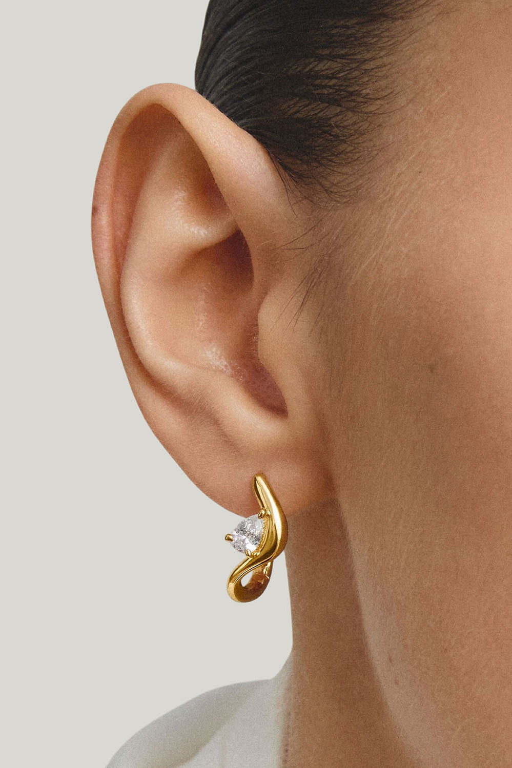 Hoop Earrings With Zirconia In Teardrop Shape In Gold - Gold - image 2