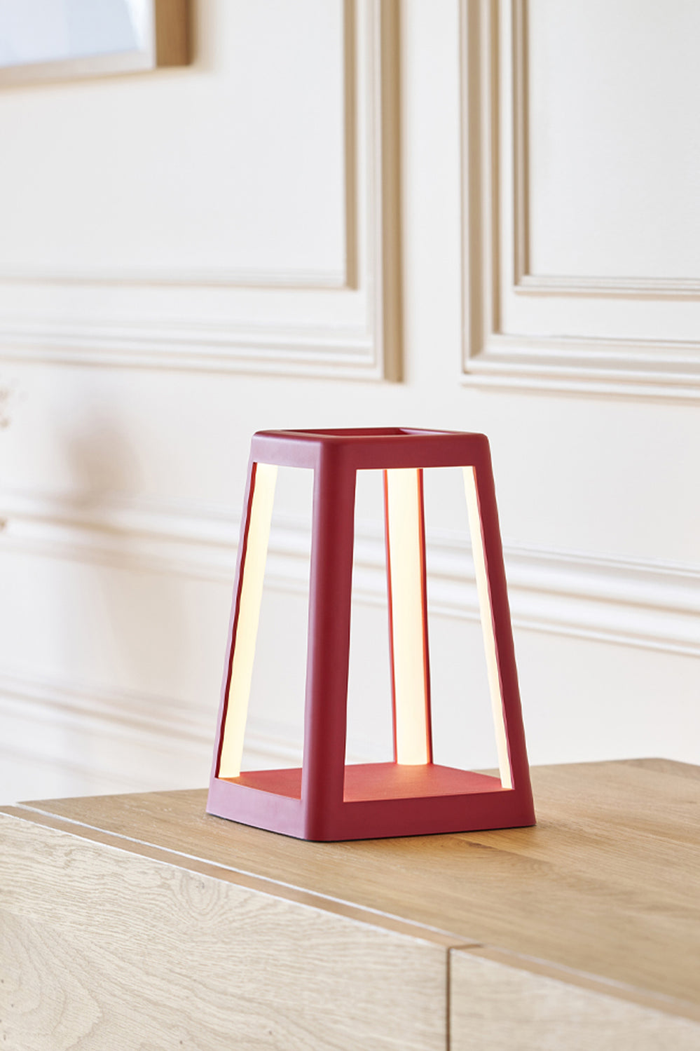Lantern Portable Lamp With Built-in Wireless Charger - Red - Red - image 4